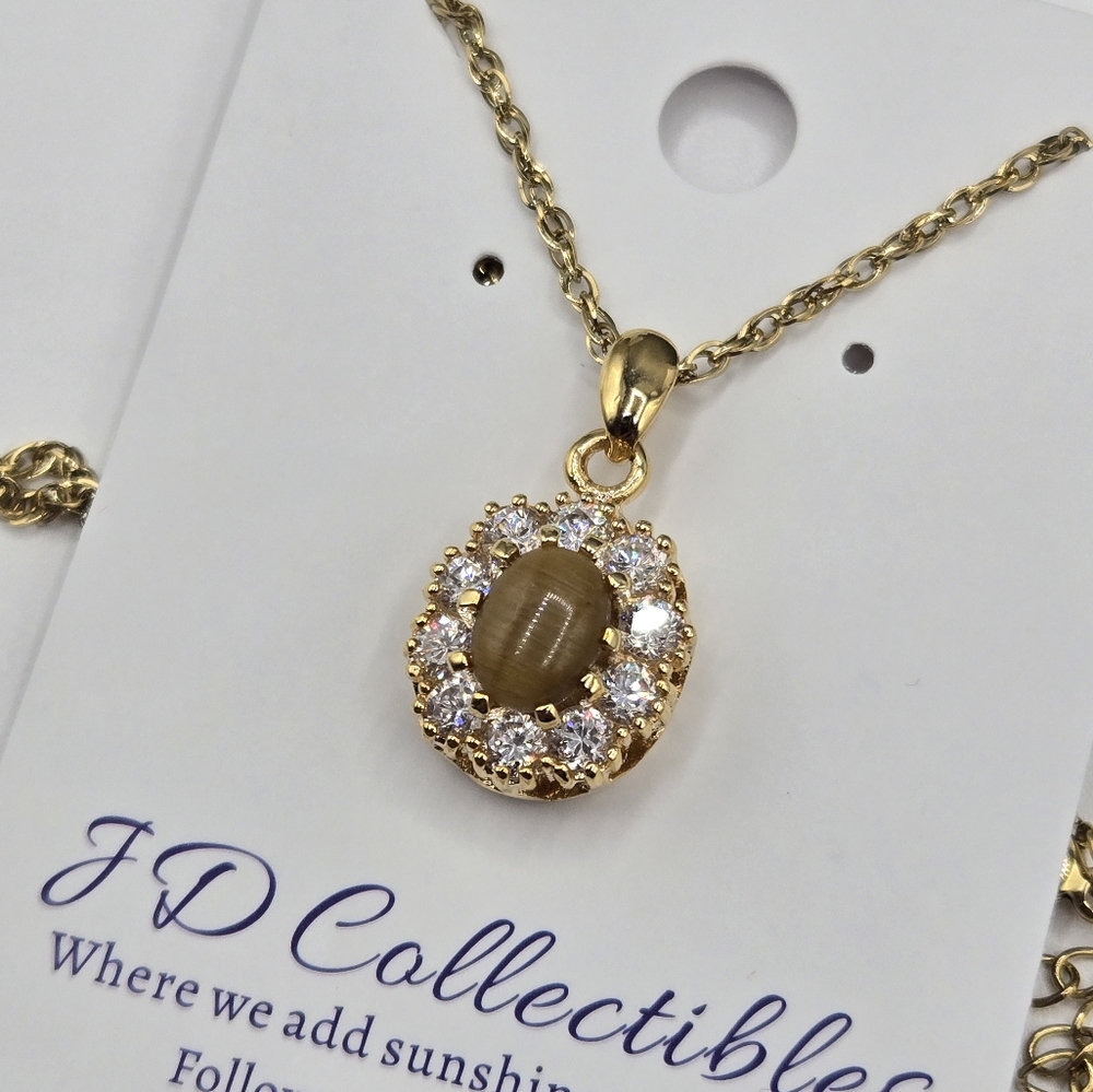 Halo Pendant Necklace Made w Swarovski Crystals Gold 18-20 inch - Picture 4 of 7
